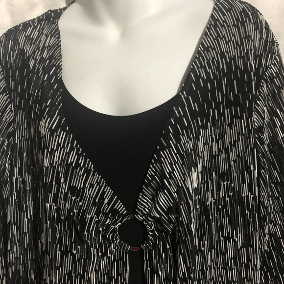 Essentials top - Picture 2 of 4